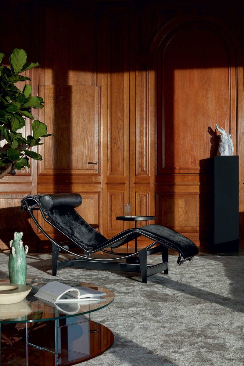 4 Chaise longue à reglage continu, Noire
By Le Corbusier, Pierre Jeanneret, Charlotte Perriand
von CASSINA