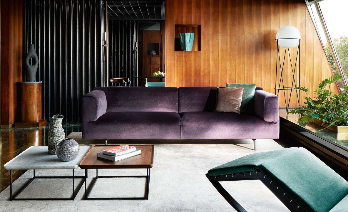 Sofa MET ; Sessel 
4 Chaise longue à reglage continu
By Le Corbusier, Pierre Jeanneret, Charlotte Perriand; Teppich Intouch
von CASSINA
