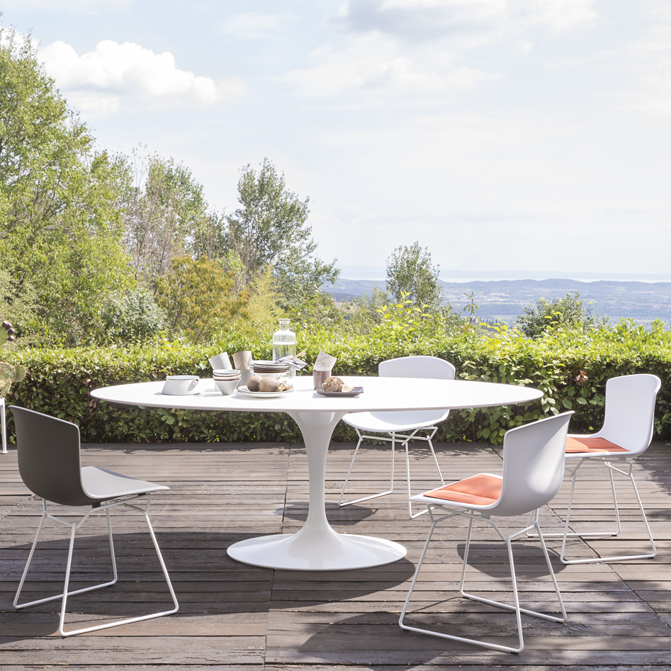 Outdoor Saarinen Tisch mit Acryl Steinplatte
von Knoll International
