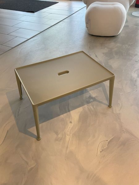 Mirto Outdoor Beistelltisch klein von b &b italia