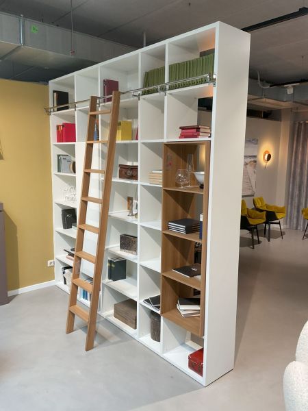Bibliothek WW 29 von Kapo