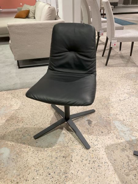 Leya chair von Freifrau