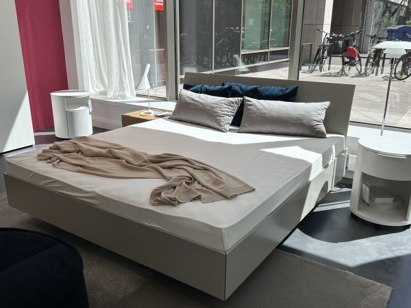 Bett Izzy von Interlübke