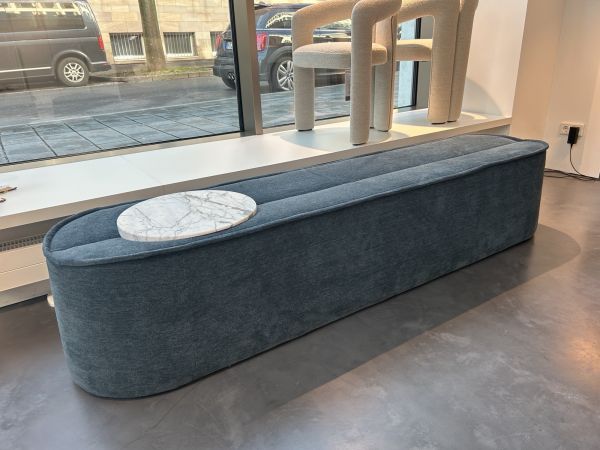 Bank Nenou mit Marmorablage von Cor