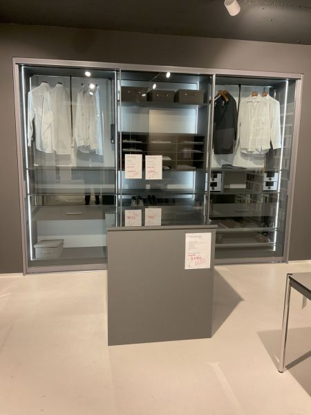 CABINET Glastürenschrank mit Innensystem und Mittelblock von