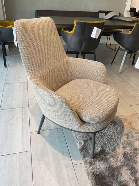 Sessel Caratos mit hoher Rückenlehne von b&b MAXALTO
